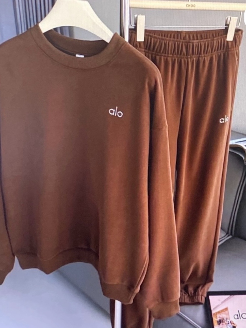ALO Yoga BrownSweatshirt & Jogger set